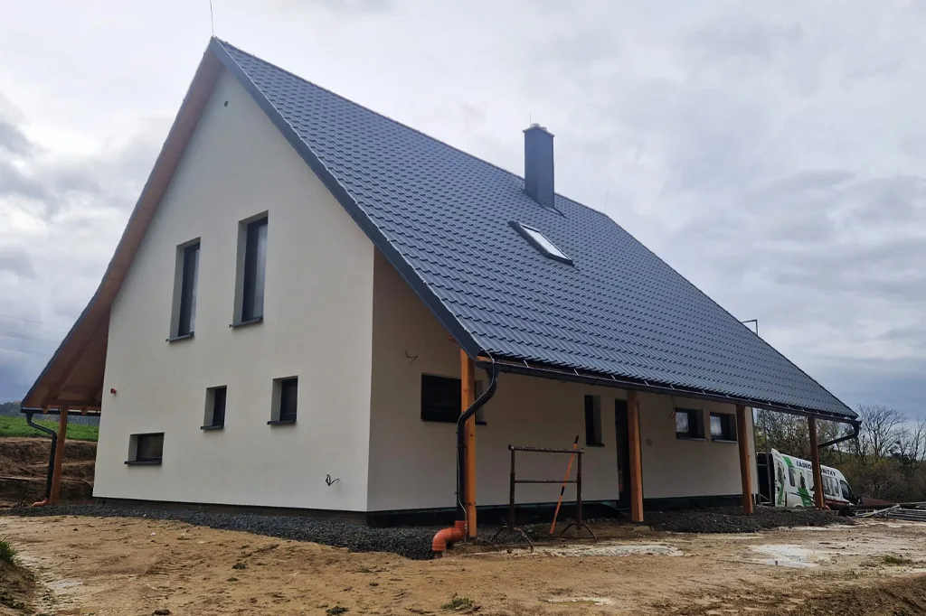 Realizace: fasáda budovy – Omitky Wodecki